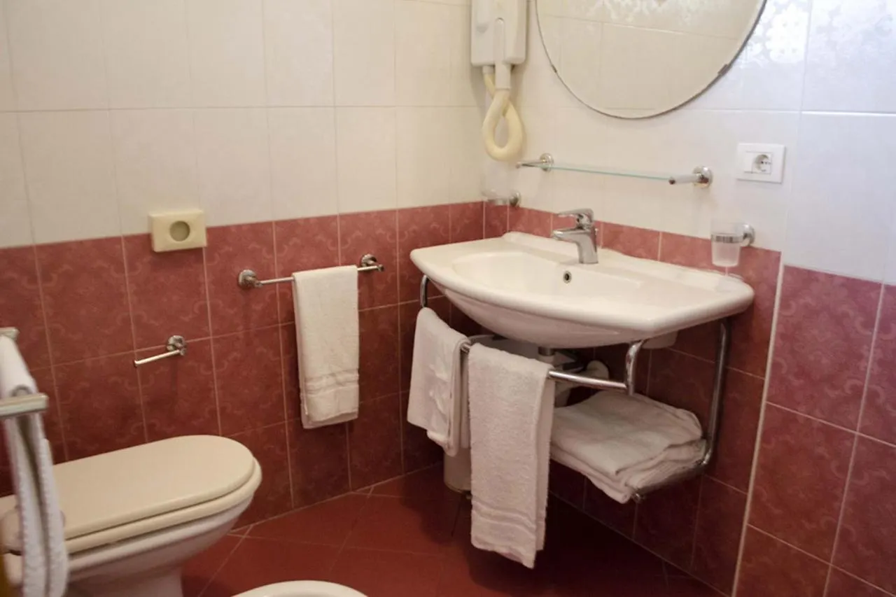 *** شقة فندقية ريتشوني Residence Comfort إيطاليا